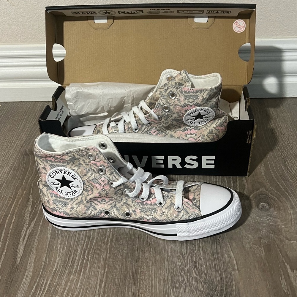 Converse Women’s Chuck Taylor All Star High Tops. Pale Putty/ Lime Stone size 11 - Picture 5 of 6